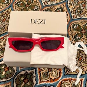 DEZI Lil’ Switch sunglasses in Cherry/Dark Smoke